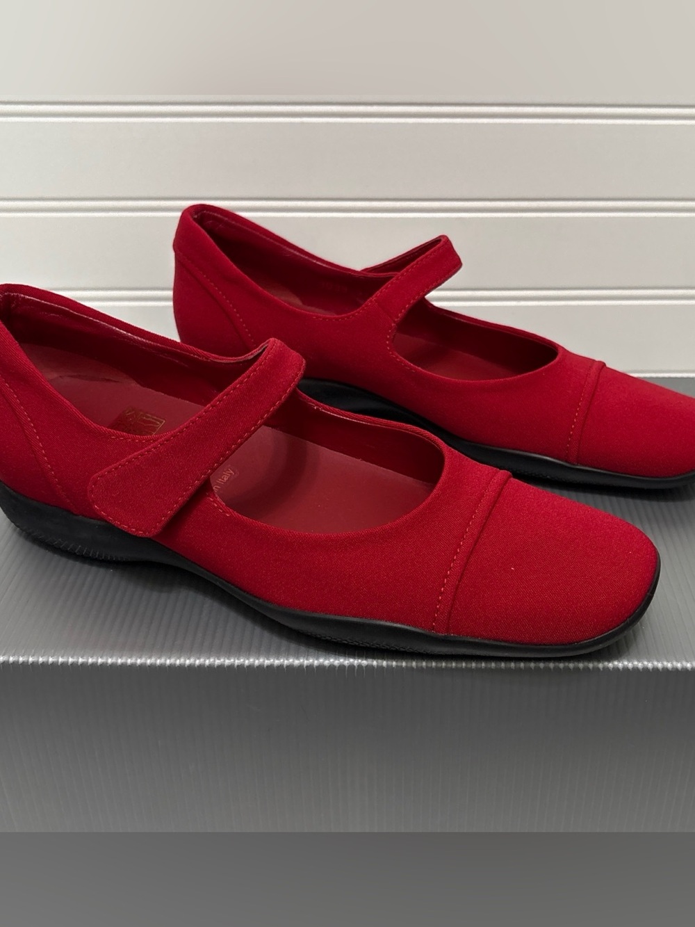 PRADA Calzature Donna Red Mary Jane Flats Shoes Womens Size 37.5 With Box